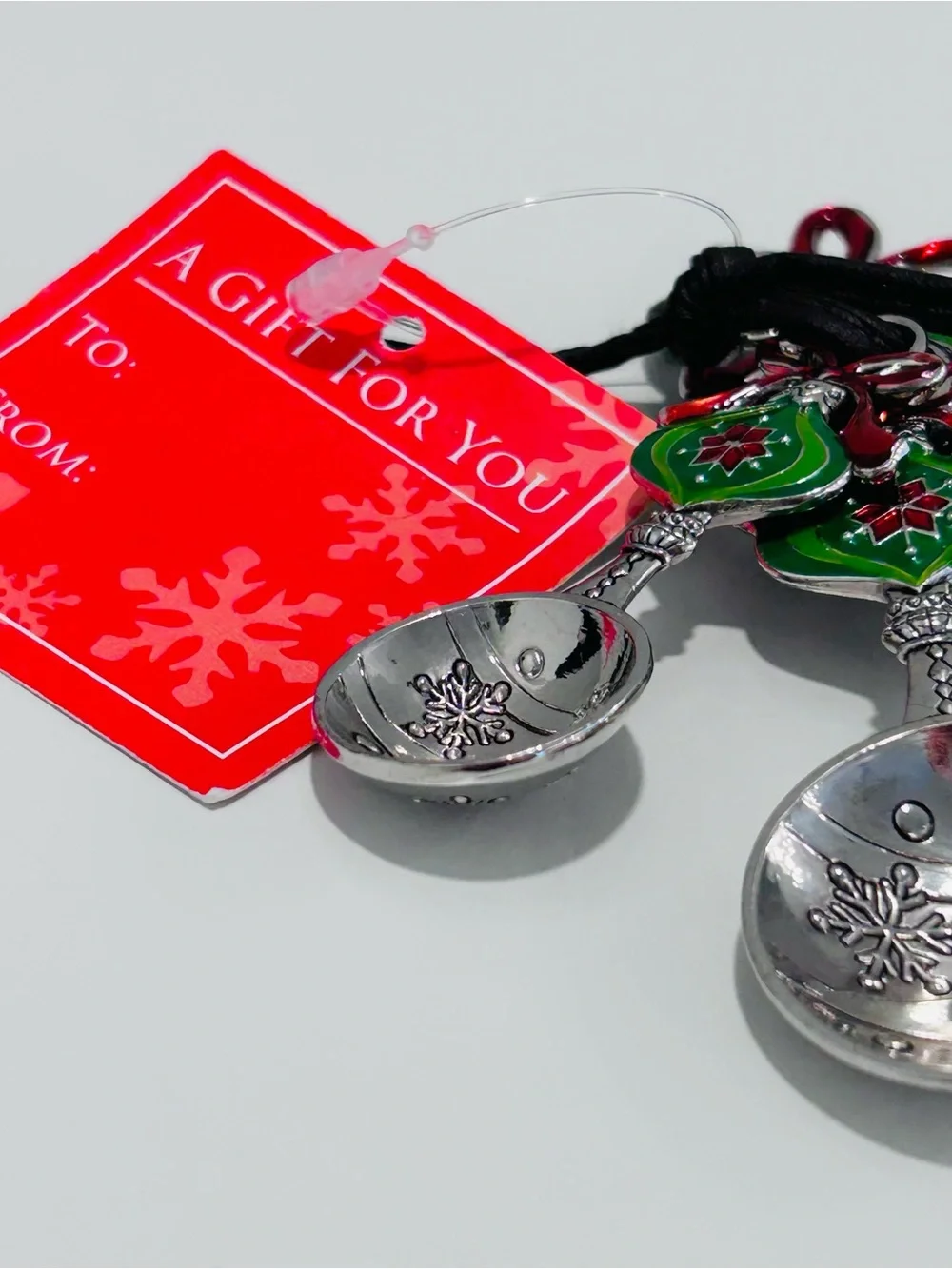 Ganz Measuring Spoon Set 4 Piece Snowflakes Christmas Ornaments Red Green
